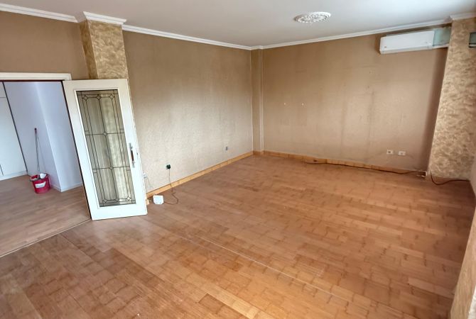 Ambient biznesi me qera 3+1 ne Tirane - 1,500 Euro