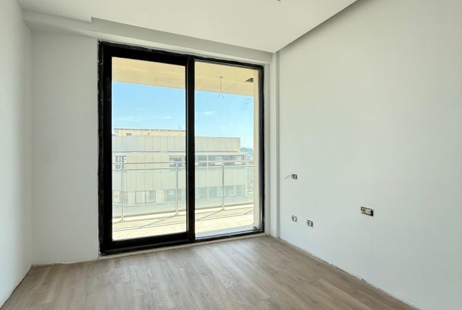 Shtepi ne shitje Apartament ne Tirane, 3+1, Mobilimi Bosh, pa mobiluar, Pagesa 320,000  Euro.