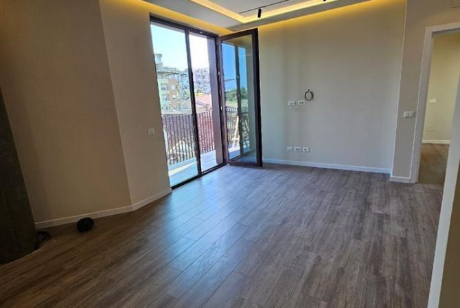 Ambient biznesi me qera 3+1 ne Tirane - 1,300 Euro