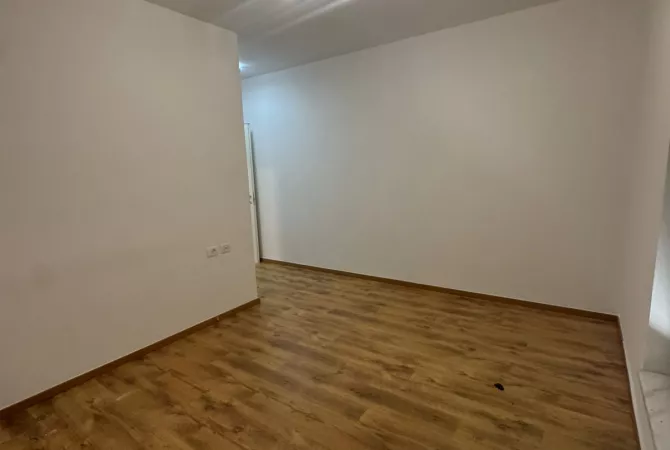 Shtepi me qera 2+1 ne Tirane - 800 Euro