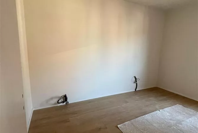 Shtepi ne shitje Apartament ne Tirane, 1+1, Mobilimi Bosh, pa mobiluar, Pagesa 96,000  Euro.