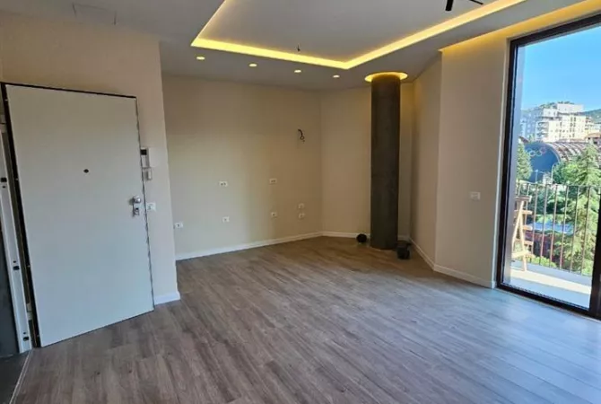 Ambjent biznesi me qera 3+1 ne Tirane - 1,300 Euro