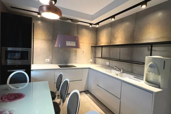 Shtepi me qera Duplex(shtepi me 2 kate) ne Tirane, 3+1, Mobilimi E mobiluar, Pagesa 1,750  Euro.