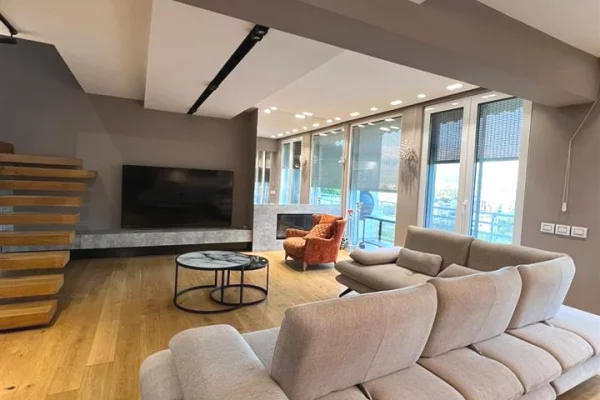 Shtepi me qera Duplex(shtepi me 2 kate) ne Tirane, 3+1, Mobilimi E mobiluar, Pagesa 1,750  Euro.