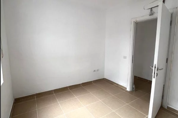 Shtepi ne shitje Apartament ne Tirane, 2+1, Mobilimi Bosh, pa mobiluar, Pagesa 163,000  Euro.