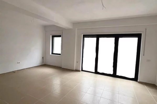 Shtepi ne shitje Apartament ne Tirane, 2+1, Mobilimi Bosh, pa mobiluar, Pagesa 163,000  Euro.