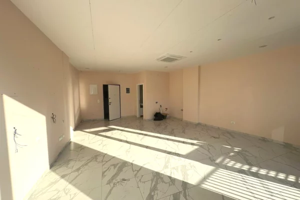 Ambient biznesi me qera 3+1 ne Tirane - 899 Euro