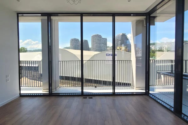 Ambient biznesi me qera 3+1 ne Tirane - 1,398 Euro