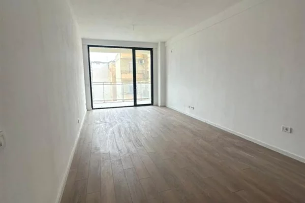 Ambient biznesi me qera 3+1 ne Tirane - 800 Euro