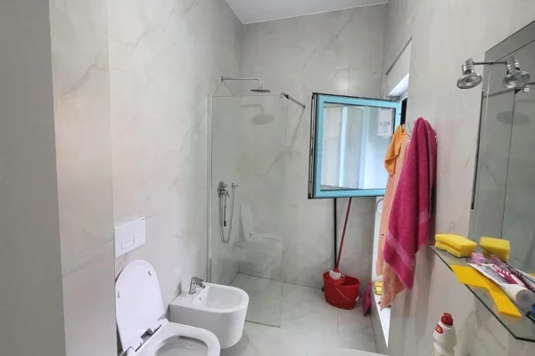 Shtepi me qera 2+1 ne Tirane - 50,000 Leke