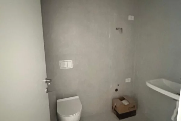 Ambient biznesi me qera 3+1 ne Tirane - 799 Euro