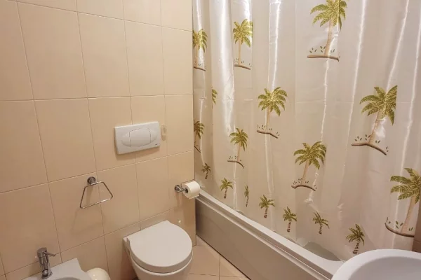 Shtepi me qera 2+1 ne Tirane - 900 Euro