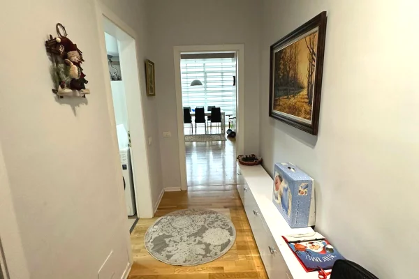 Shtepi me qera 2+1 ne Tirane - 899 Euro