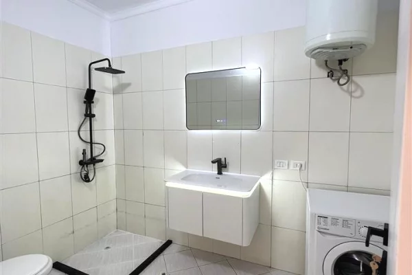 Shtepi ne shitje Apartament ne Tirane, 2+1, Mobilimi E mobiluar, Pagesa 173,000  Euro.