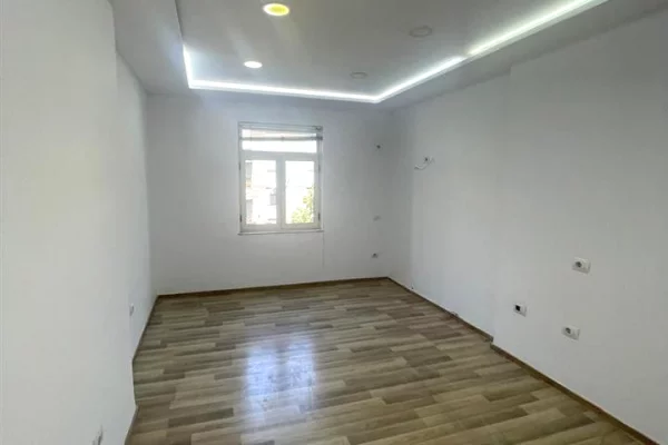 AMBIENT PER ZYRE ME QIRA TE LIBRI UNIVERSITAR 