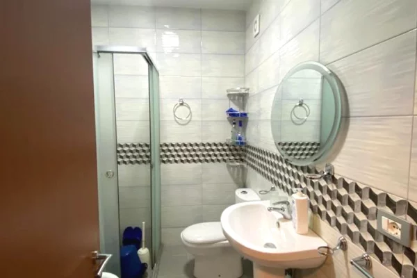 Shtepi me qera 1+1 ne Tirane - 40,000 Leke