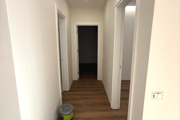 Shtepi ne shitje Apartament ne Tirane, 2+1, Mobilimi Bosh, pa mobiluar, Pagesa 330,000  Euro.