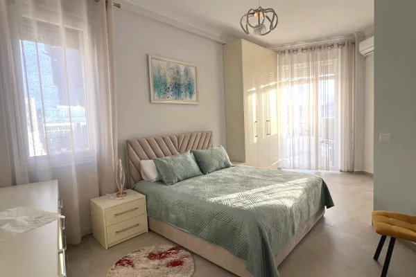 Shtepi me qera 2+1 ne Tirane - 1,200 Euro