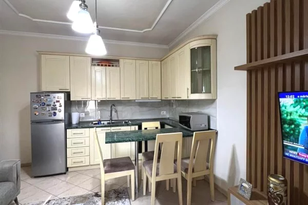 Shtepi me qera 2+1 ne Tirane - 700 Euro