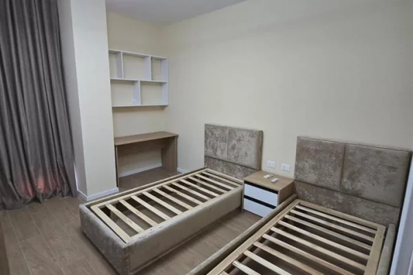 Shtepi me qera Apartament ne Tirane, 2+1, Mobilimi E mobiluar, Pagesa 1,200  Euro.