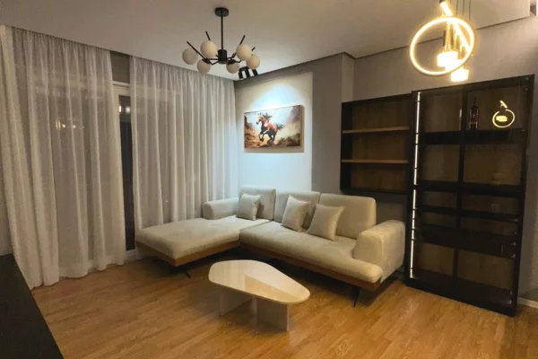 Shtepi me qera Apartament ne Tirane, 2+1, Mobilimi E mobiluar, Pagesa 1,199  Euro.
