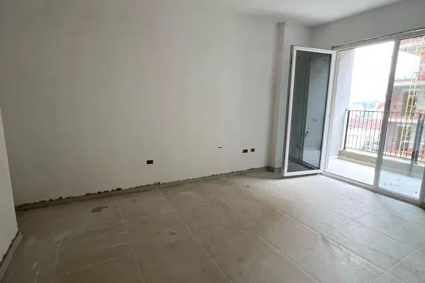 APARTAMENT NE SHITJE 1+1 TE UNIVERS CITY 