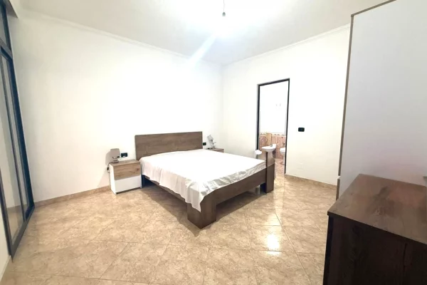 Shtepi me qera 2+1 ne Tirane - 55,000 Leke