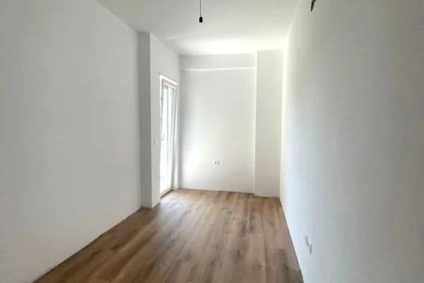 Shtepi ne shitje Apartament ne Tirane, 3+1, Mobilimi Bosh, pa mobiluar, Pagesa 13,320,000  Leke.