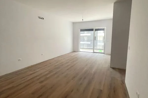 Shtepi ne shitje Apartament ne Tirane, 3+1, Mobilimi Bosh, pa mobiluar, Pagesa 13,320,000  Leke.