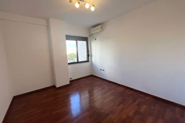 JEPET AMBIENT BIZNESI ME QIRA TE STADUMI  DINAMO 