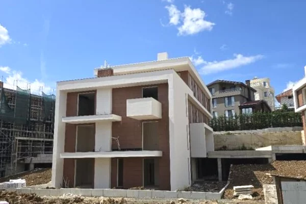 Shtepi ne shitje Apartament ne Tirane, 2+1, Mobilimi Bosh, pa mobiluar, Pagesa 286,279  Euro.