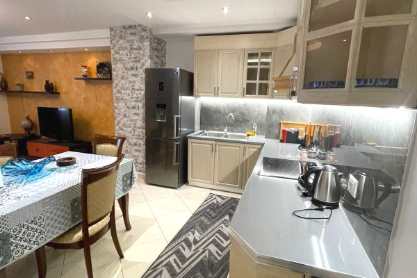 Shtepi me qera Apartament ne Tirane, 2+1, Mobilimi E mobiluar, Pagesa 1,200  Euro.