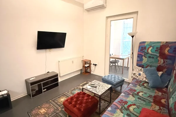 Shtepi me qera 2+1 ne Tirane - 1,200 Euro