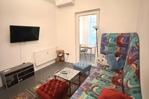 Shtepi me qera 2+1 ne Tirane - 1,200 Euro