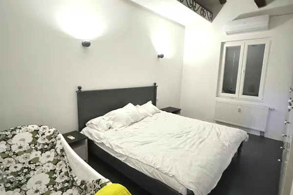 Shtepi me qera Shtepi Private ne Tirane, 2+1, Mobilimi E mobiluar, Pagesa 1,200  Euro.