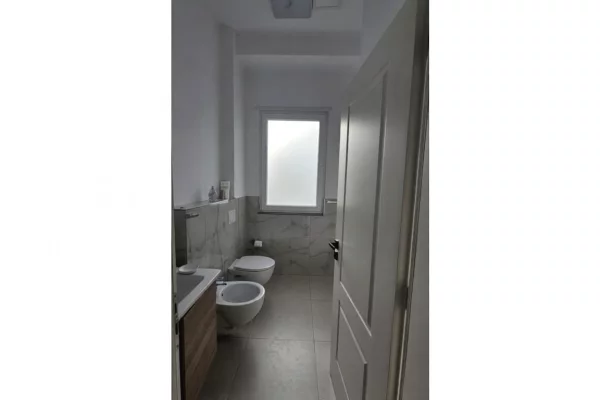 Shtepi me qera Vila Luksoze ne Tirane, 4+1, Mobilimi E mobiluar, Pagesa 2,500  Euro.