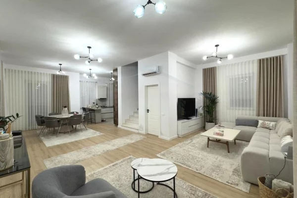 Shtepi me qera 4+1 ne Tirane - 2,500 Euro