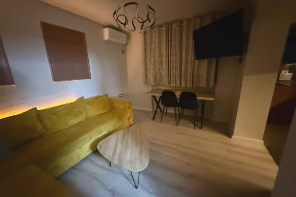 Shtepi me qera Apartament ne Tirane, 1+1, Mobilimi E mobiluar, Pagesa 550  Euro.