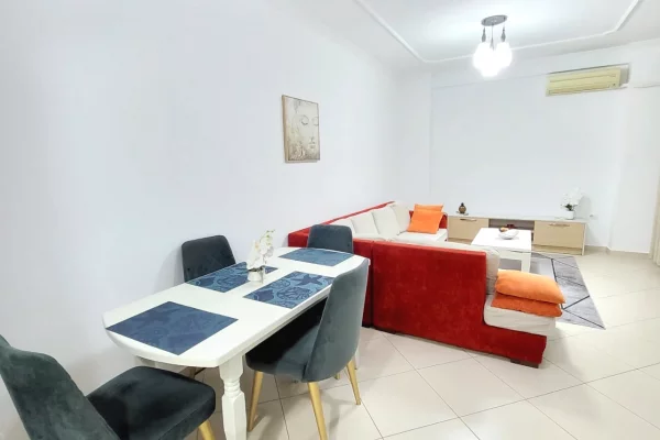 Shtepi me qera Apartament ne Tirane, 2+1, Mobilimi E mobiluar, Pagesa 599  Euro.