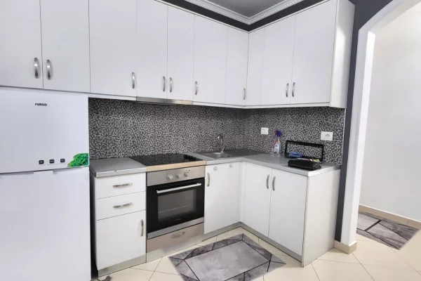 Shtepi me qera Apartament ne Tirane, 2+1, Mobilimi E mobiluar, Pagesa 599  Euro.