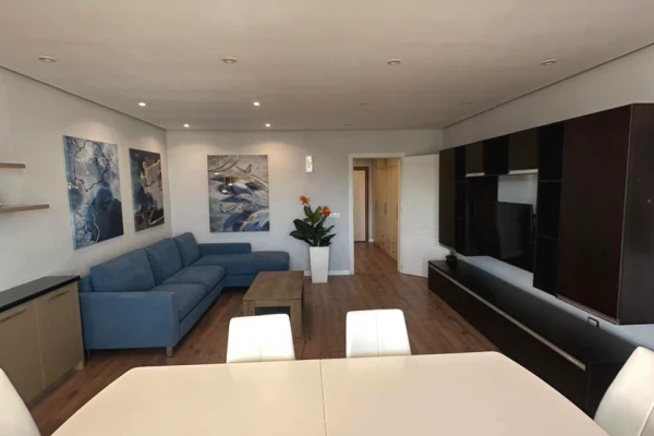 Shtepi me qera Apartament ne Tirane, 2+1, Mobilimi E mobiluar, Pagesa 1,000  Euro.