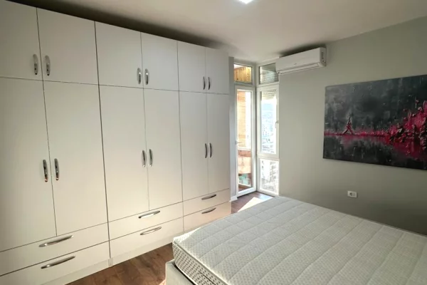 Shtepi me qera 2+1 ne Tirane - 1,000 Euro