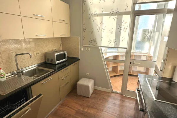 Shtepi me qera Apartament ne Tirane, 2+1, Mobilimi E mobiluar, Pagesa 1,000  Euro.