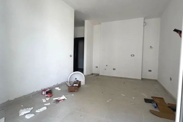 Shtepi ne shitje Apartament ne Tirane, 1+1, Mobilimi Bosh, pa mobiluar, Pagesa 67,000  Euro.