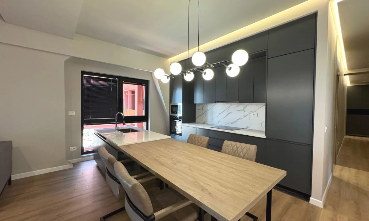 Shtepi ne shitje Apartament ne Tirane, 2+1, Mobilimi E mobiluar, Pagesa 485,000  Euro.