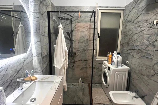 Shtepi ne shitje Apartament ne Tirane, 1+1, Mobilimi Bosh, pa mobiluar, Pagesa 122,000  Euro.