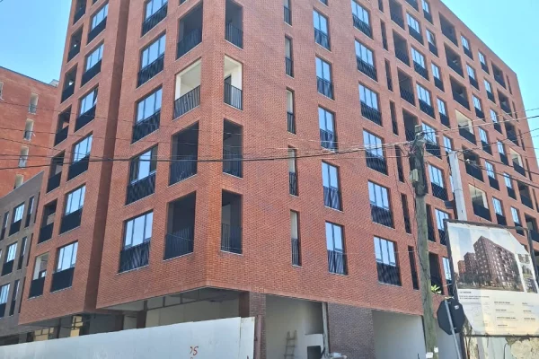 Shtepi ne shitje Apartament ne Tirane, 1+1, Mobilimi Bosh, pa mobiluar, Pagesa 120,000  Euro.