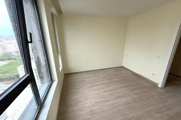 Shtepi ne shitje Apartament ne Tirane, 3+1, Mobilimi Bosh, pa mobiluar, Pagesa 267,400  Euro.