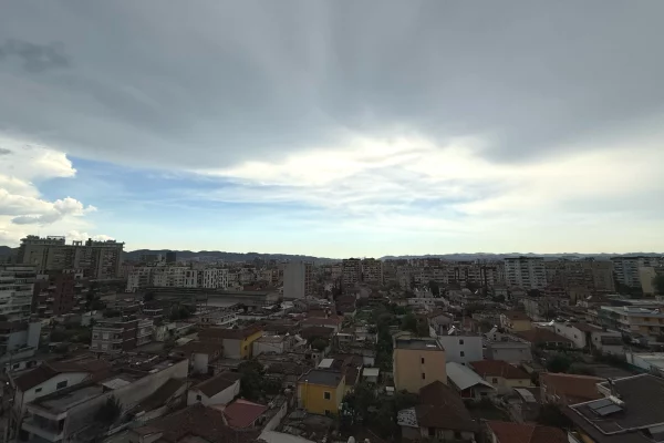 Shtepi ne shitje Apartament ne Tirane, 3+1, Mobilimi Bosh, pa mobiluar, Pagesa 267,400  Euro.