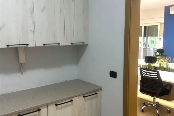 Ambient biznesi me qira te Kullat Binjake 